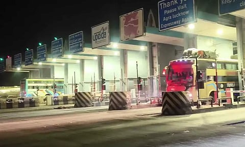 போனஸ் வழங்காததால் கோபம்: கட்டணம் வசூலிக்காமல் கேட்டை திறந்துவிட்ட சுங்கச்சாவடி ஊழியர்கள்