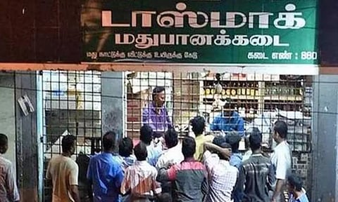 தீபாவளியையொட்டி தமிழ்நாட்டில் ரூ.790 கோடிக்கு மது விற்பனை- முதலிடம் பிடித்த மதுரை