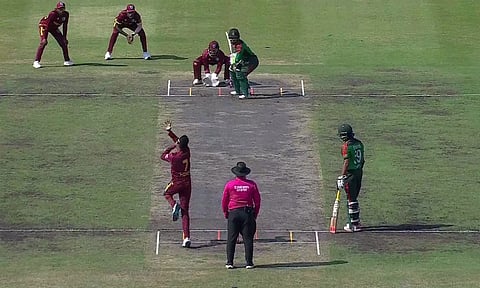 ஒருநாள் கிரிக்கெட் வரலாற்றில் முதல் முறை.. சுழற்பந்து வீச்சாளர்களை வைத்தே 50 ஓவர்களையும் வீசிய வெஸ்ட் இண்டீஸ்