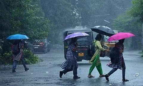 அதிகனமழை எச்சரிக்கை- கேரளாவில் 3 மாவட்டங்களில் பள்ளி, கல்லூரிகளுக்கு விடுமுறை அறிவிப்பு