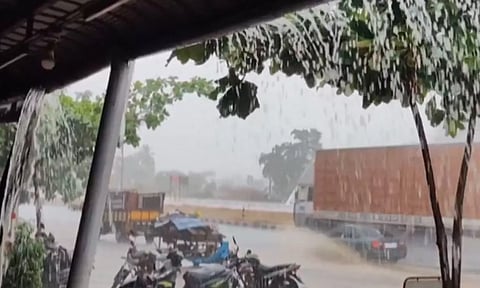 விழுப்புரத்தில் கொட்டி தீர்க்கும் கனமழை - அவசர உதவி எண்கள் அறிவிப்பு