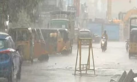 சென்னையில் கனமழை - மக்களின் இயல்பு வாழ்க்கை பாதிப்பு