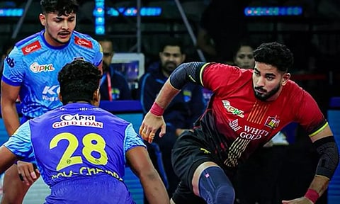 புரோ கபடி லீக்: முதல் அணியாக வெளியேறியது பெங்கால் வாரியர்ஸ்