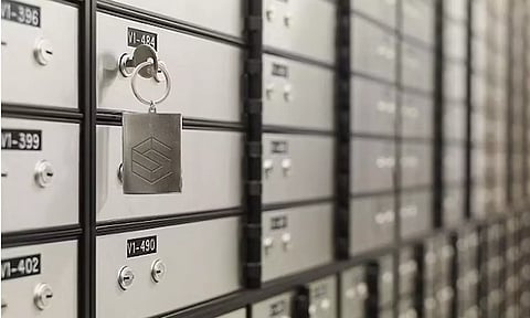 வங்கியில் கணக்கு, லாக்கர் பயன்படுத்துபவர்கள் வாரிசுதாரராக 4 பேரை நியமிக்கலாம்- புதிய விதி விரைவில் அமல்