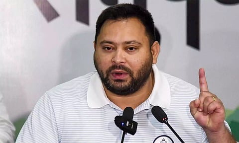 பீகாரில் இந்தியா கூட்டணி ஆட்சிக்கு வந்தால் வக்பு சட்டம் கிழித்து குப்பைத் தொட்டியில் வீசப்படும்: தேஜஸ்வி யாதவ்