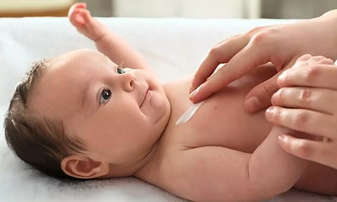 குழந்தைகளை அடிக்கடி குளிப்பாட்டக்கூடாது! தோலில் உள்ள இயற்கை எண்ணெய் பசை போய்விடும்.