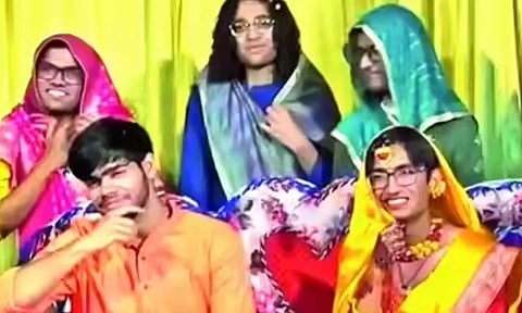 ஐஐடி கான்பூரில் ஆண்களை ஆண்களே திருமணம் செய்து கொள்ளும் வினோத நிகழ்ச்சி