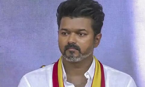 என்னை மன்னித்து விடுங்கள்..!- உயிரிழந்த 41 பேரின் குடும்பத்தினரிடம் கண்கலங்கிய விஜய்