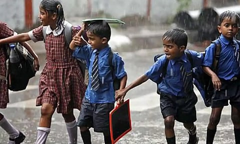 சென்னை உட்பட 2 மாவட்டங்களில் நாளை பள்ளிகளுக்கு விடுமுறை