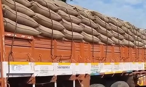 தஞ்சையில் இருந்து ஈரோட்டுக்கு அரவைக்காக 2000 டன் நெல் அனுப்பி வைப்பு