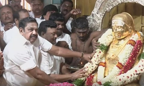 பசும்பொன் முத்துராமலிங்கத்தேவர் நினைவிடத்தில் எடப்பாடி பழனிசாமி மரியாதை