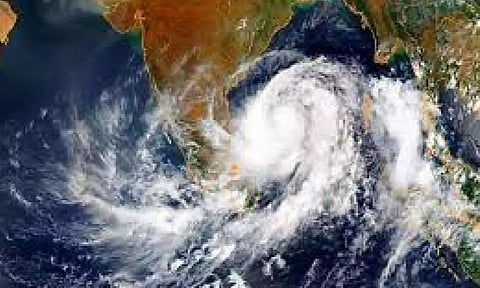 ஒரே சமயத்தில் இரு காற்றழுத்த தாழ்வு பகுதி - தமிழகத்தில் மழைக்கு வாய்ப்பு?