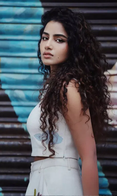 'பைசன்' ராணி... அனுபமா பரமேஸ்வரனின் லேட்டஸ்ட் க்ளிக்ஸ்..!