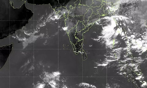 அடுத்த 24 மணி நேரத்தில் உருவாகும் காற்றழுத்த தாழ்வு பகுதி... தமிழகத்தில் மழைக்கு வாய்ப்புள்ளதா?