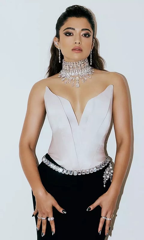 Glamour Look -ல் ராஷ்மிகாவின்  லேட்டஸ்ட் க்ளிக்ஸ்..!