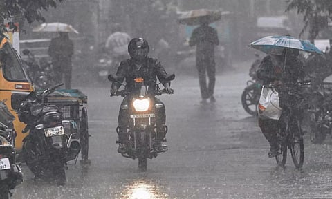 காலை 10 மணி வரை மழைக்கு வாய்ப்புள்ள 3 மாவட்டங்கள்