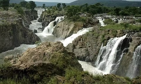 ஒகேனக்கல்லுக்கு நீர்வரத்து 6,500 கனஅடியாக நீடிப்பு