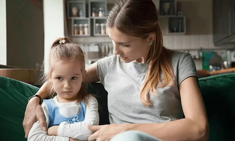 குழந்தைகளை ஆங்கிலத்தில் பேச கட்டாயப்படுத்தாதீர்கள்!