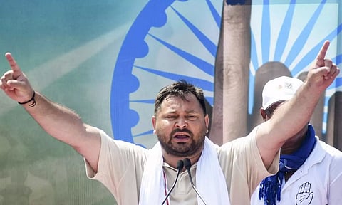 பீகார் பெண்களுக்கு ஆண்டுதோறும் ரூ.30,000.. கடைசி நேரத்தில் வாக்குறுதிகளை அள்ளி வீசிய தேஜஸ்வி