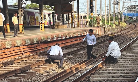 இந்திய ரெயில்வே வரலாற்றில் முதல் முறையாக 2 இன்ஜினியர்கள் மீது வழக்குப்பதிவு.. ஏன்?