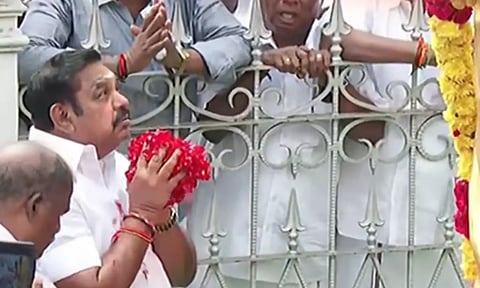 அ.தி.மு.க. மாவட்ட செயலாளர்கள் கூட்டம் தொடங்கியது - சட்டசபை தேர்தலை சந்திக்க வியூகம்