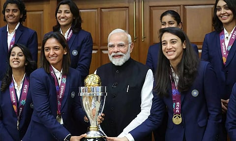 பிரதமர் மோடியை சந்தித்த இந்திய மகளிர் கிரிக்கெட் அணி