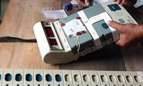 டெல்லியைத் தொடர்ந்து பீகார் தேர்தலிலும் வாக்களித்த பா.ஜ.க. நிர்வாகிகள்- ஆம் ஆத்மி பகிரங்க குற்றச்சாட்டு