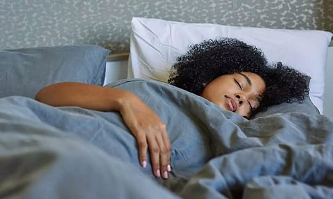 தூக்கமின்மையால் பாதிக்கப்பட்டிருக்கும் ஒருவர் மதுபோதையில் இருப்பதற்கு சமம்!