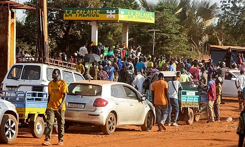 மாலி நாட்டில் 5 இந்தியர்கள் கடத்தல்- பயங்கரவாதிகள் அட்டூழியம்