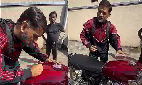 ரசிகரின் பைக்கில் ஆட்டோகிராப் போட்ட எம்.எஸ். தோனி - வைரலாகும் வீடியோ