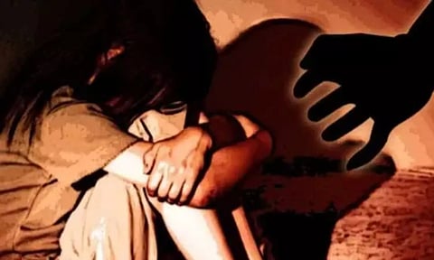 பாட்டியுடன் உறங்கிக் கொண்டிருந்த 4 வயது சிறுமி பாலியல் வன்கொடுமை.. தாத்தா கைது