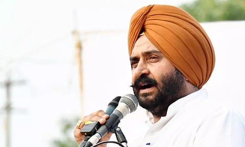 பாலியல் வன்கொடுமை வழக்கில் தேடப்பட்டுவரும் ஆம் ஆத்மி எம்எல்ஏ ஆஸ்திரேலியாவுக்கு தப்பியோட்டம்