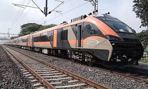 வந்தே பாரத் ஸ்லீப்பர் ரெயில்: 180 கி.மீ. வேகத்தில் இயக்கப்பட்டு சோதனை வெற்றி..!