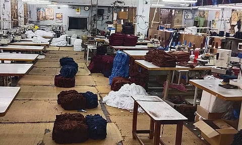 திருப்பூரில் பவர் டேபிள் சங்கத்தினர் வேலைநிறுத்த போராட்டம்: ஆடை தயாரிப்பு பணிகள் முடக்கம்