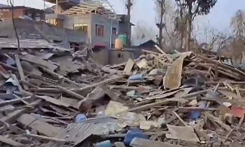 டெல்லி கார் குண்டு வெடிப்பு சம்பவம்- ஜம்மு காஷ்மீரில் உமரின் வீடு இடிப்பு