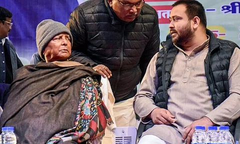 பீகார் தேர்தல்: தந்தை லாலு பிரசாத் கோட்டையில் தேஜஸ்வி யாதவ் 3வது முறையாக வெற்றி