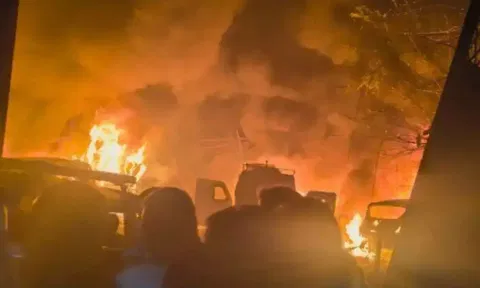 ஜம்மு-காஷ்மீரில் திடீரென வெடித்து சிதறிய வெடிபொருட்கள்- 9 பேர் பலி