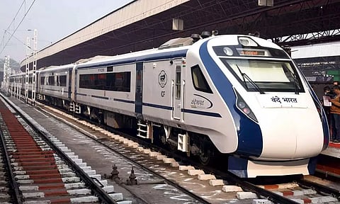 மார்ச் மாத இறுதிக்குள் படுக்கை வசதி கொண்ட 8 வந்தே பாரத் ரெயில்கள் தயாரிக்க இலக்கு- ரெயில்வே அதிகாரிகள்