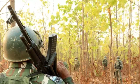 சத்தீஸ்கரில் 3 மாவோயிஸ்டுகள் பாதுகாப்பு படையினரால் சுட்டுக் கொலை