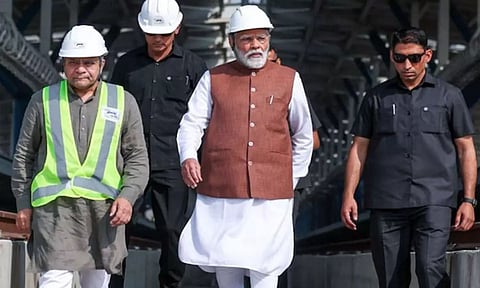 புல்லட் ரெயில் பணிகளை நேரில் ஆய்வு செய்த பிரதமர் மோடி