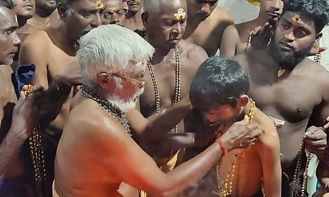 பிறந்தது கார்த்திகை மாதம்... விரதத்தை தொடங்கிய ஐயப்ப பக்தர்கள்