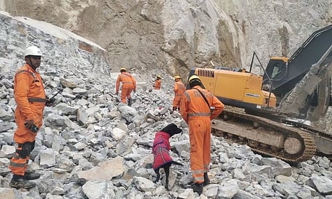 உத்தரப் பிரதேச கல்குவாரி இடிந்த விபத்தில் 7 தொழிலாளர்கள் சடலங்களாக மீட்பு