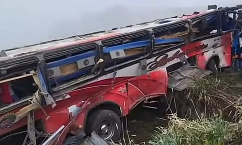 ஈக்வடாரில் சோகம்: பள்ளத்தில் பேருந்து கவிழ்ந்து 21 பேர் பலி