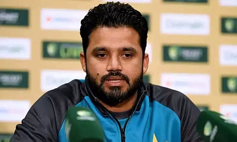 கருத்து வேறுபாடு: 2 பதவியையும் ராஜினாமா செய்த முன்னாள் பாகிஸ்தான் கேப்டன்