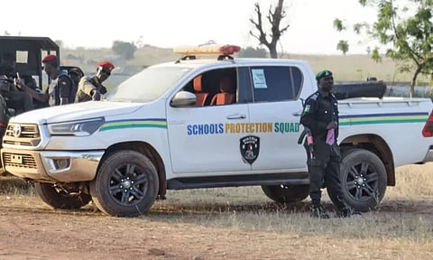 நைஜீரியாவில் துணிகரம்: பள்ளிக்குள் நுழைந்து 100 மாணவர்கள் கடத்தல்