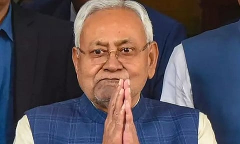 பீகார் அமைச்சர்களுக்கு இலாகா ஒதுக்கீடு.. 20 வருடமாக  தன்வசமிருந்த உள்துறையை பாஜகவிடம் ஒப்படைத்த நிதிஷ்!