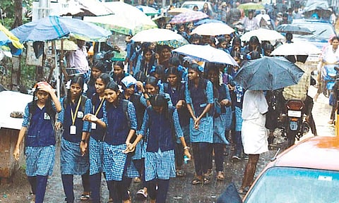 கனமழை எச்சரிக்கை - சேலம் மாவட்டத்தில் 4 தாலுகா பள்ளிகளுக்கு விடுமுறை அறிவிப்பு