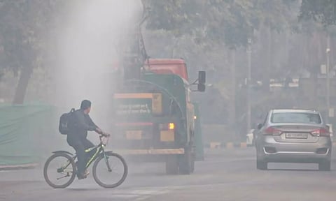 காற்று மாசு அதிகரிப்பு எதிரொலி: டெல்லியில் அரசு, தனியார் அலுவலகங்களில் 50% வீட்டிலிருந்தே வேலை