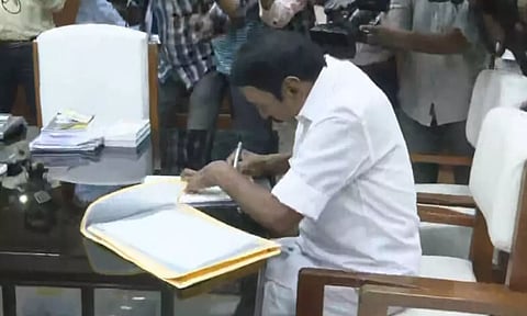 த.வெ.க.வில் முக்கிய பதவி- எம்.எல்.ஏ. பதவியை ராஜினாமா செய்தார் செங்கோட்டையன்