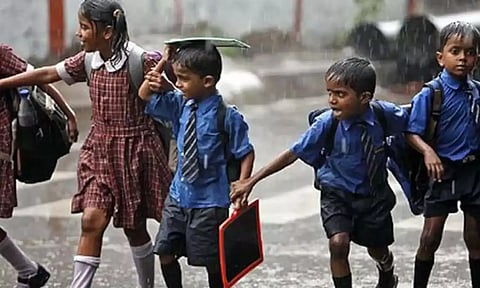 நாளை பள்ளிகளுக்கு விடுமுறையா?: தமிழக அரசு விளக்கம்